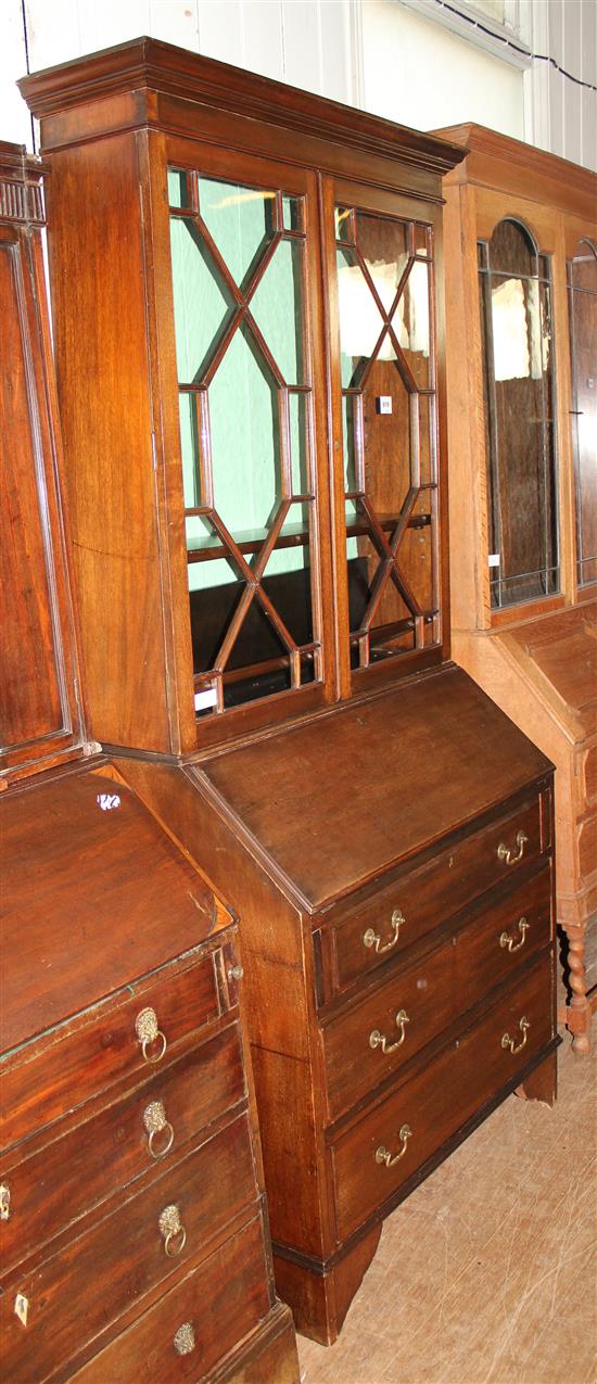 Mahogany bureau/bookcase(-)